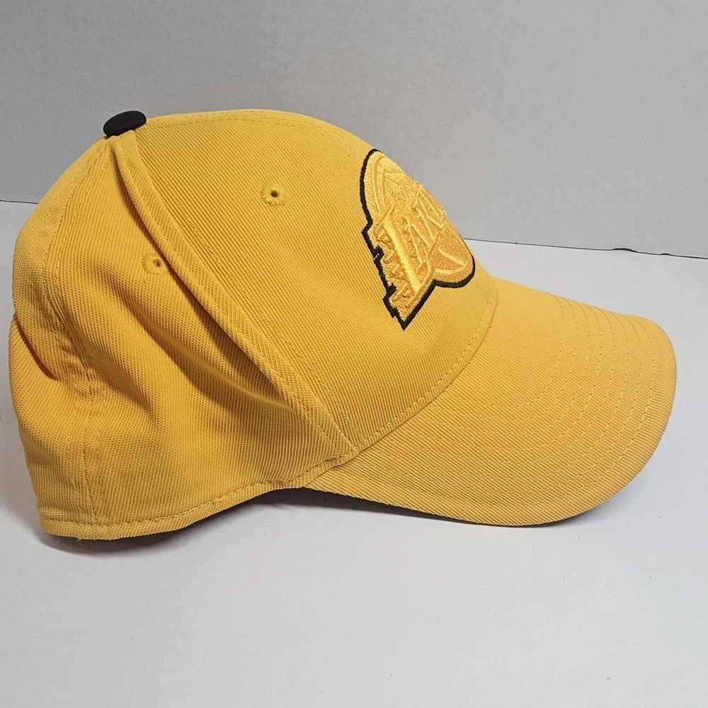 Adidas Los Angeles Lakers Hat S/M Fitted‎ Gold NBA Cap Embroidered Logo